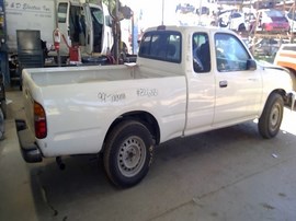 1999 TOYOTA TACOMA, WHITE, SR5, EXTD CAB, 2.4L, AT, 2WD.   Z26331